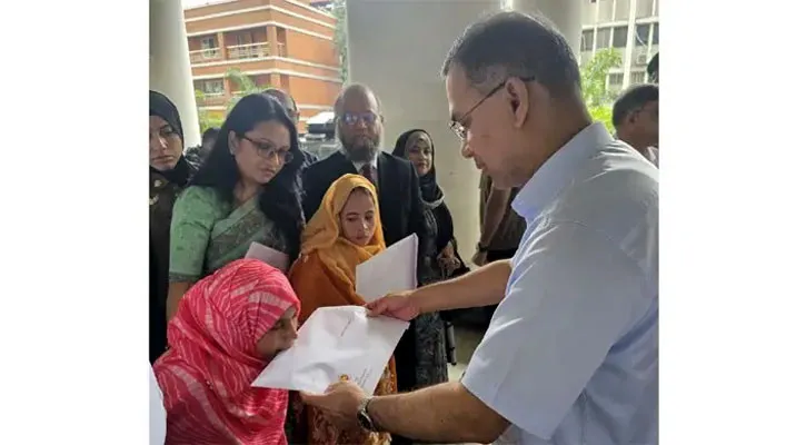 তিন প্রতিবন্ধীর হাতে নিয়োগপত্র তুলে দিলেন প্রধানমন্ত্রী